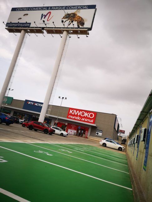 PUNSTOS DE RECARGA EXTERIOR CENTRO COMERCIAL LA MARINA